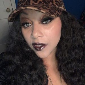 Meet your Posher, Lailo